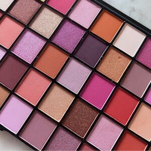 Makeup Revolution Maxi Reloaded Eyeshadow Palette - Big Big Love